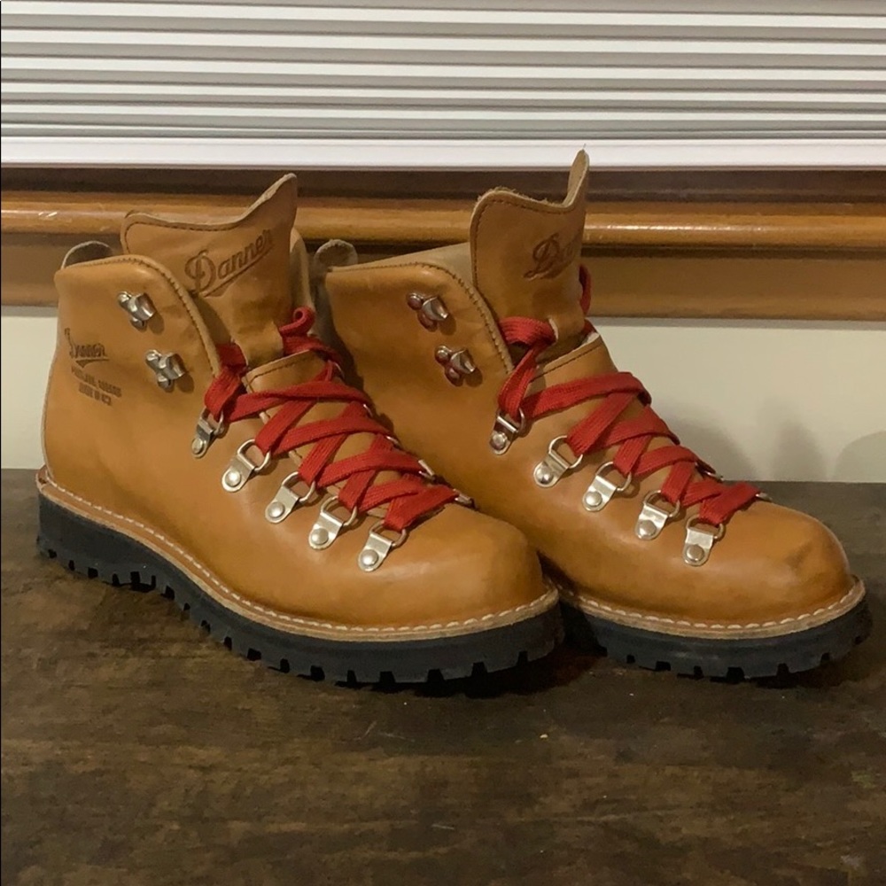 Danner women’s Mountain Light Hiking Boot